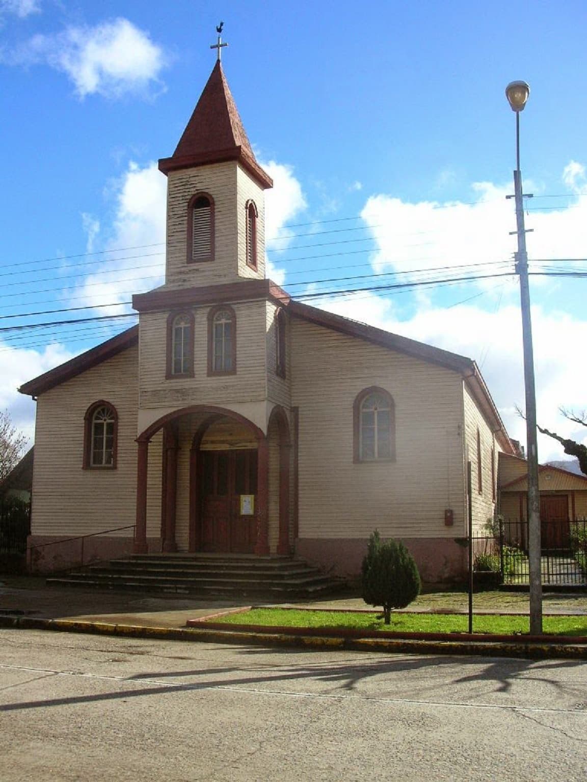 TEMPLO PARRFOQUIA DE PURÉN