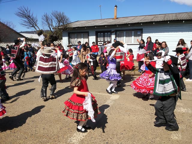 TALLER DE CUECA E. FERRARI PURÉN
