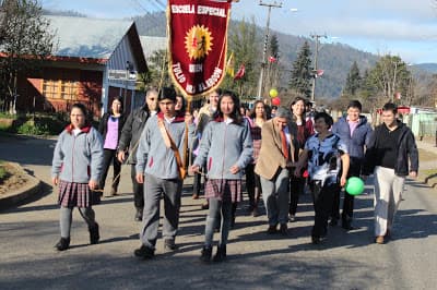ALUMNOS DE ESCUELA ESPECIAL SE TRASLADARON A NUEVO EDIFICIO, EN PURÉN