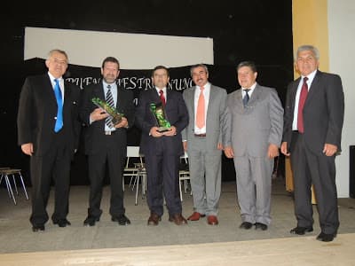 FRANCISCO RIFFO R. Y CELSO BÉJAR PARDO 30 AÑOS EN LA EDUCACION PURENINA