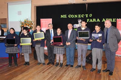 176 ALUMNOS DE PURÉN RECIBIERON COMPUTADOR