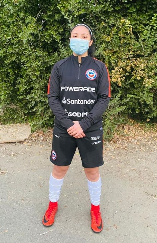 PURENINA DENISSE ULLOA PEZO TRIUNFA EN EL FÚTBOL PROFESIONAL
