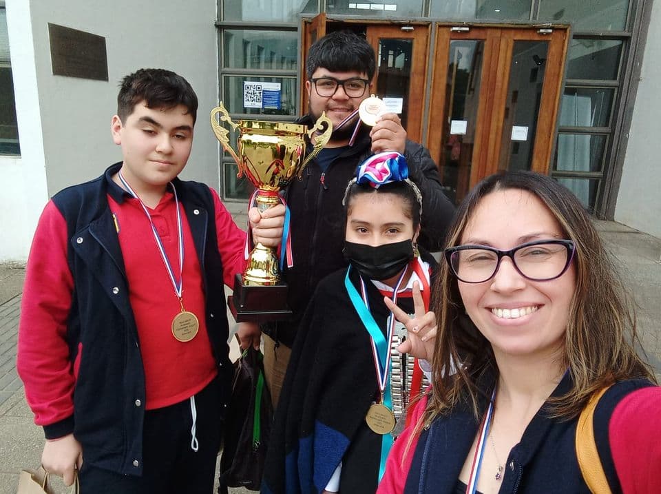 PUBLIC SPEAKING: Sofía Cerna Marín y Maximiliano Aravena Lepe de Purén CAMPEONES REGIONALES