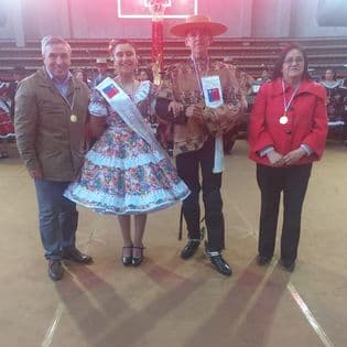 PAREJAS PURENINAS DE ENSEÑANZA BÁSICA Y MEDIA, EN MUESTRA ESCOLAR REGIONAL DE CUECA, EN TEMUCO