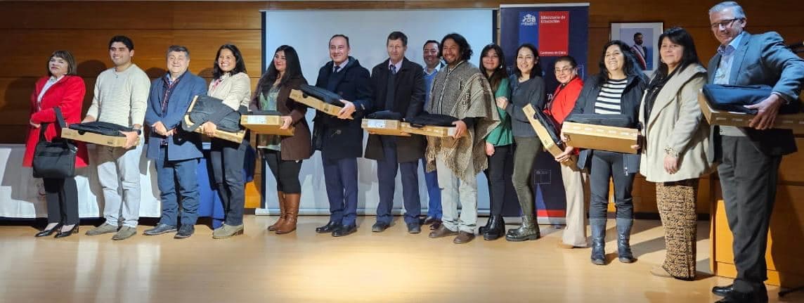DOCENTES DE ESCUELAS «HUITRALEBU” Y “QUILACO” DE PURÉN, RECIBIERON KIT TECNOLÓGICO del MINEDUC.