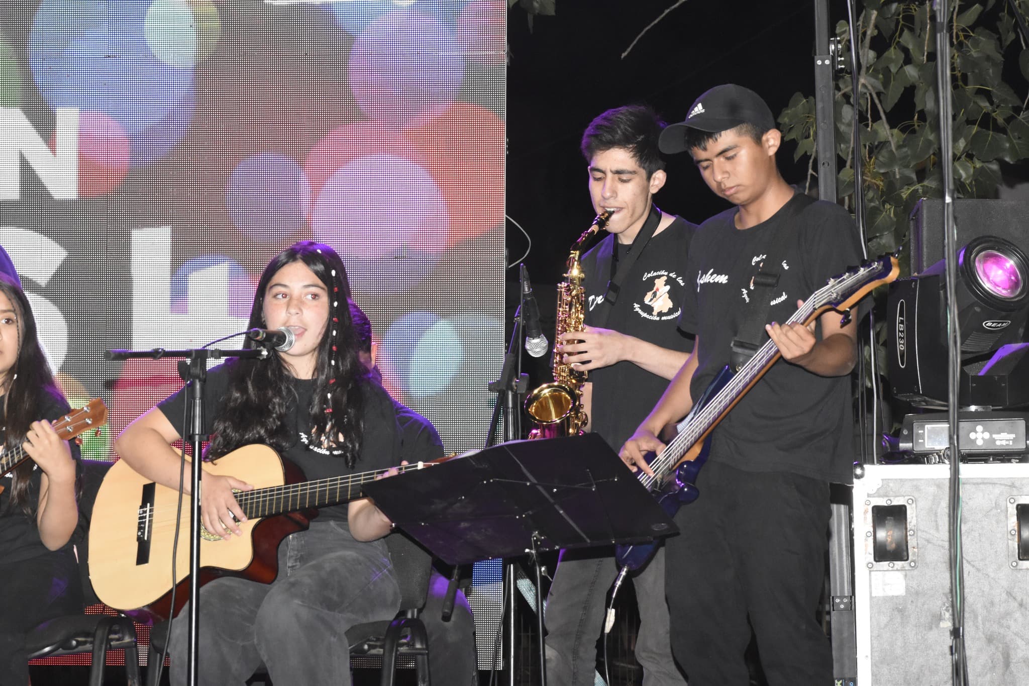 ARTISTAS LOCALES Y NACIONALES SE REALIZÓ EL SHOW RANCHERO DE «VILLA CAUPOLICÁN», EN PURÉN