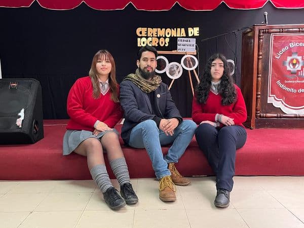 Camila Campos del y Constanza Ulloa del DEL LICEO BICENTENARIO DE PURÉN SELECCIONADAS EN XXXIV ENCUENTRO INTERESCOLAR “Imagen Primigenia” 2024, EN VIÑA DEL MAR